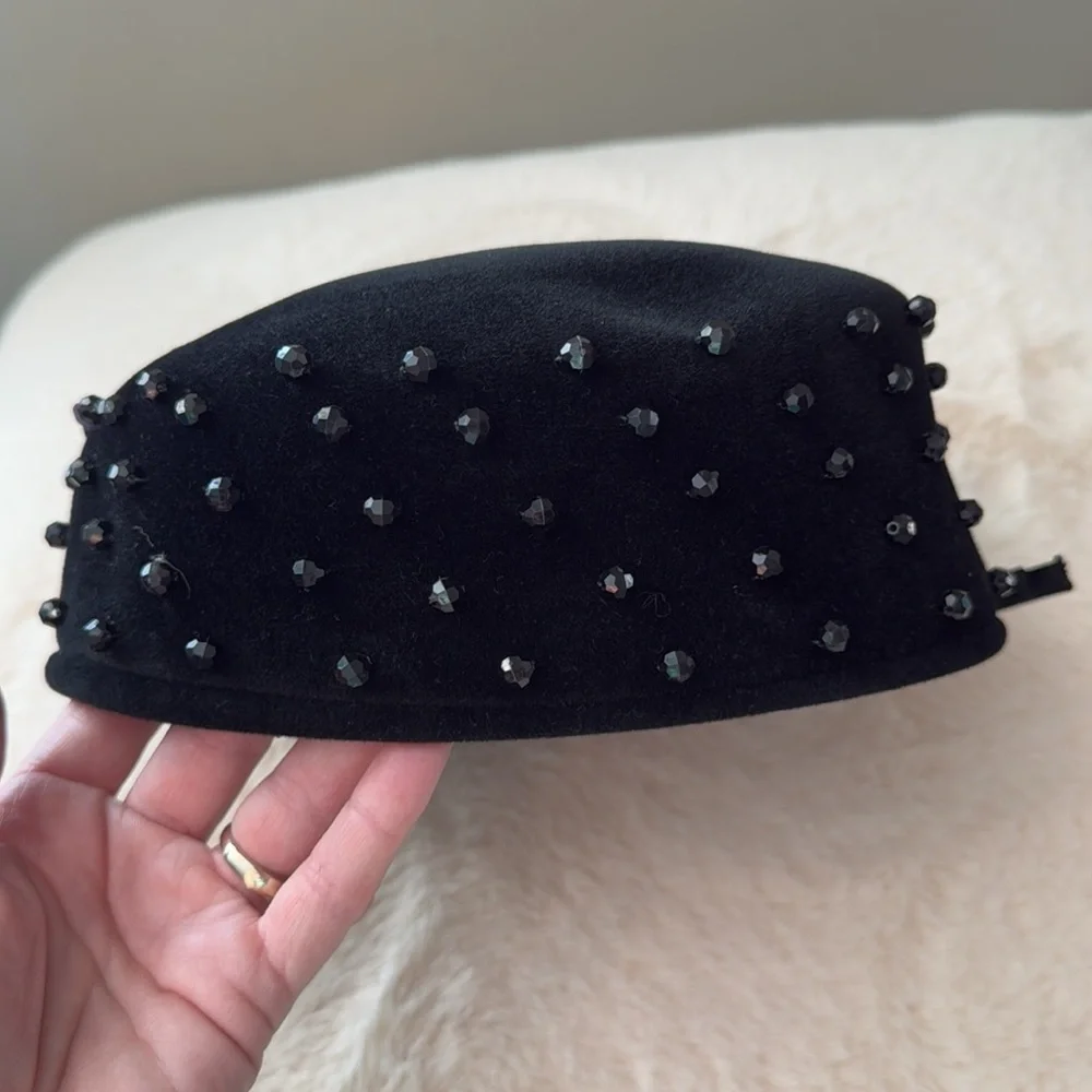 Vintage mid century elegant chic black velvety beaded pill box hat Junior B - Picture 6 of 11